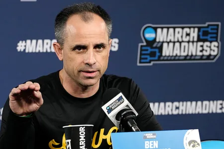 Hawkeye men announce schedule for 2026-27